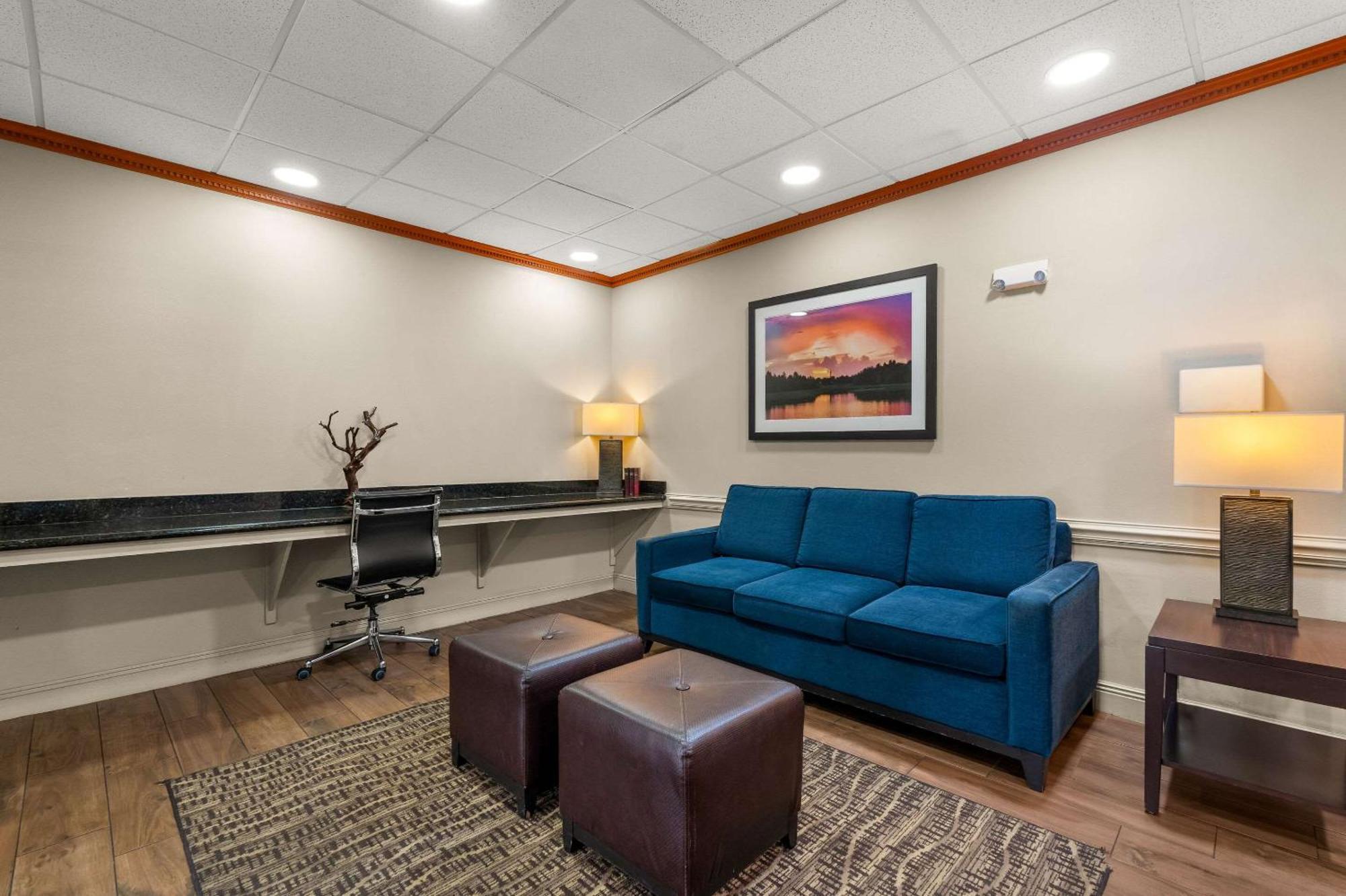 Comfort & I-10 Hotel